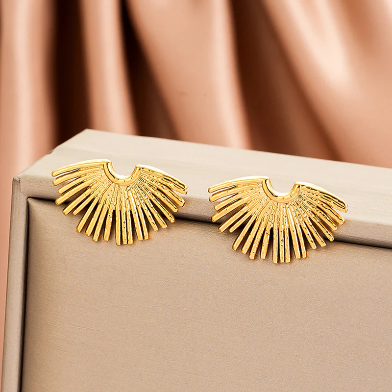 Hammered Gold Sunburst Fan Earing