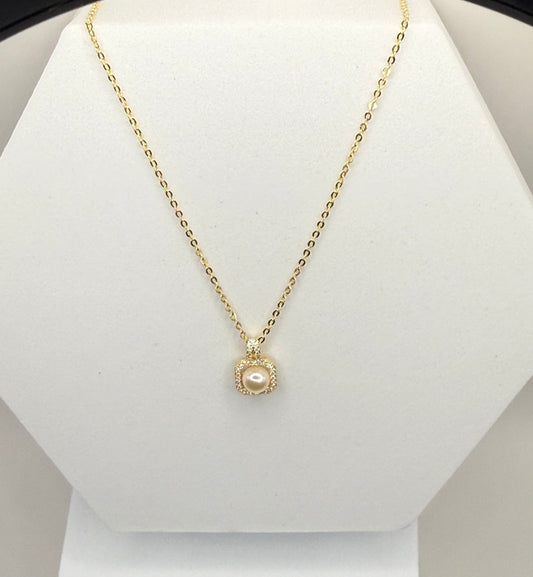 Pearl Halo Pendant Chain Necklace