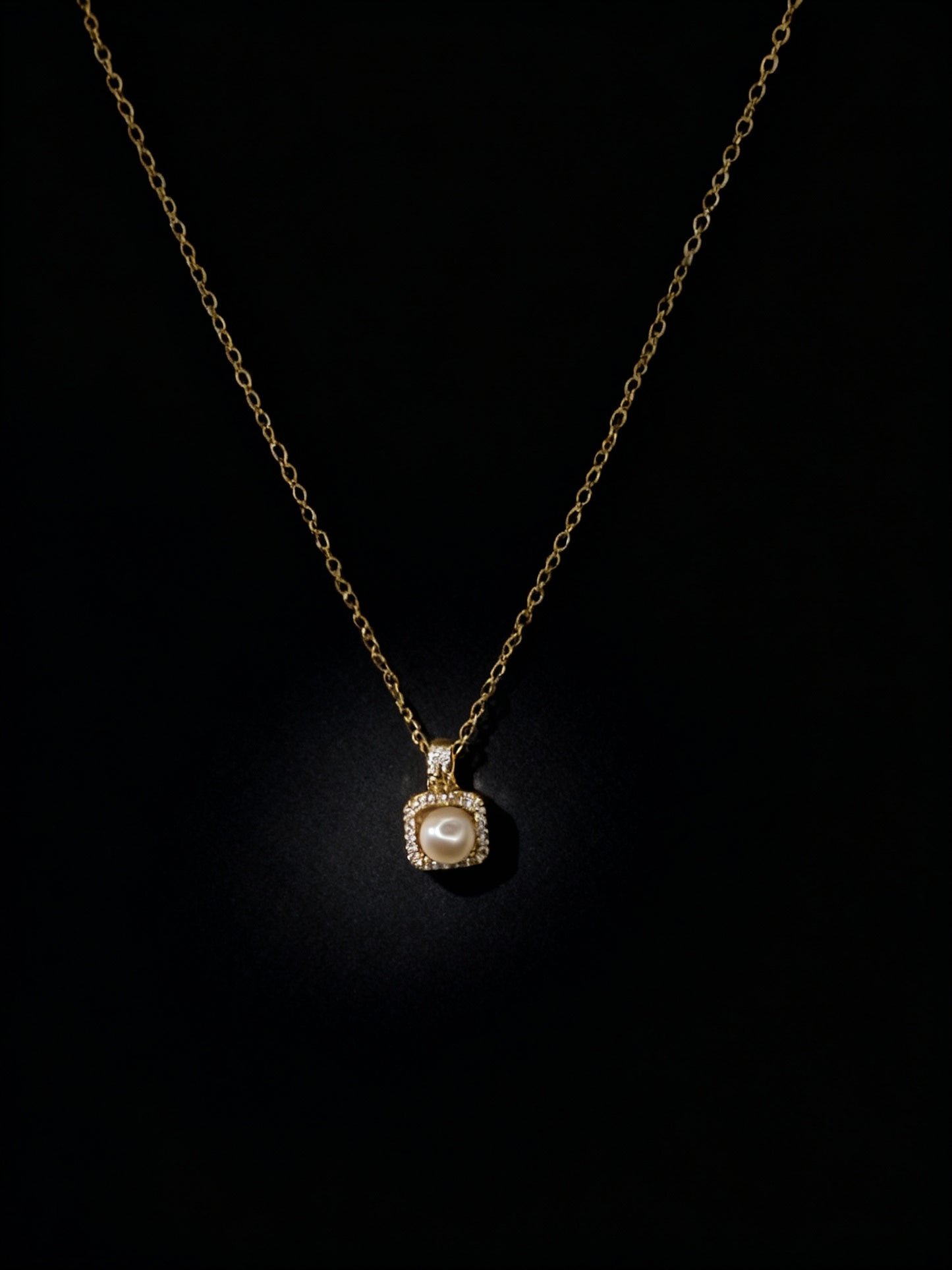Pearl Halo Pendant Chain Necklace