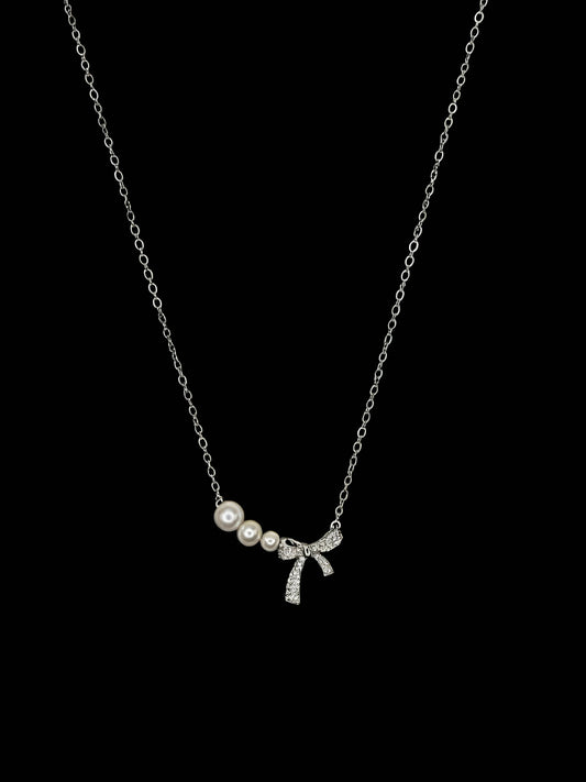 Pearl Ribbon Pendant Necklace