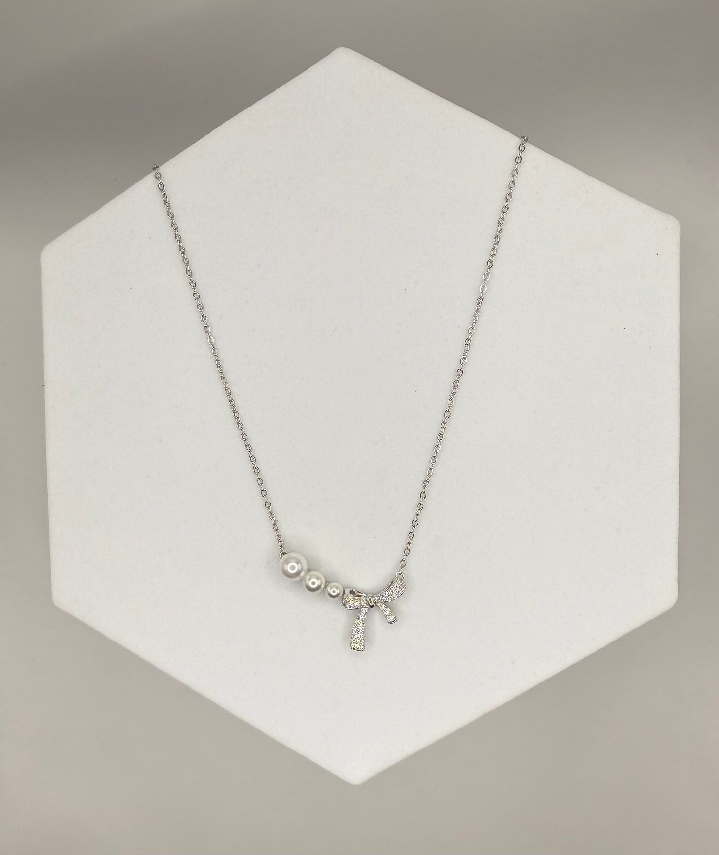 Pearl Ribbon Pendant Necklace