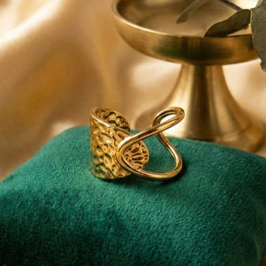 The Gilded kite Ring