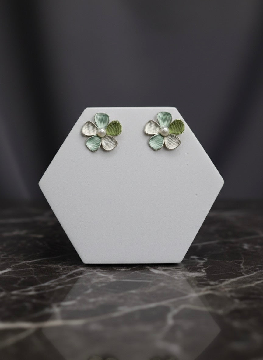 Duchess Daisy Stud Earring
