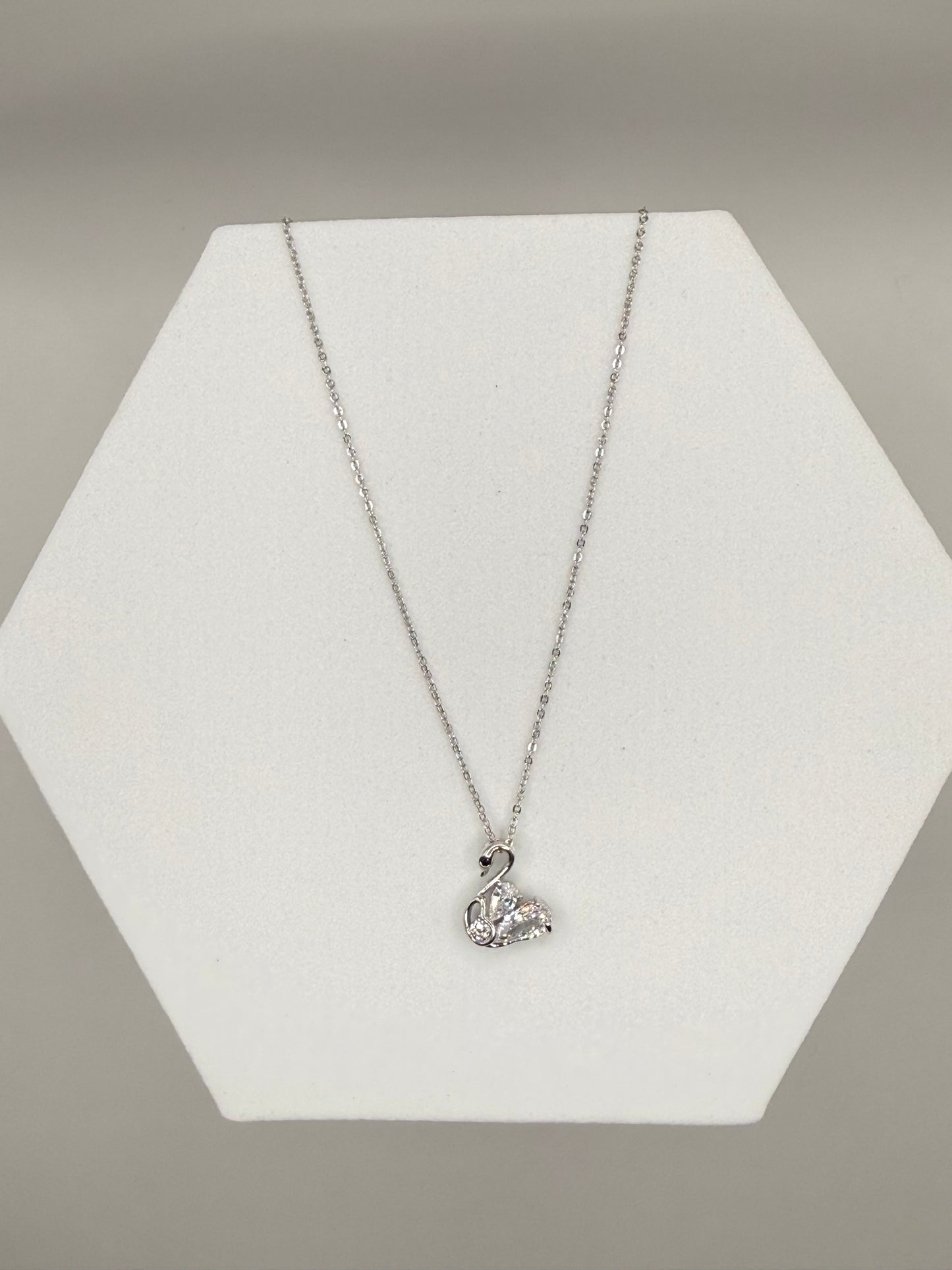 Elegant Swan Charm Pendant Chain Necklace
