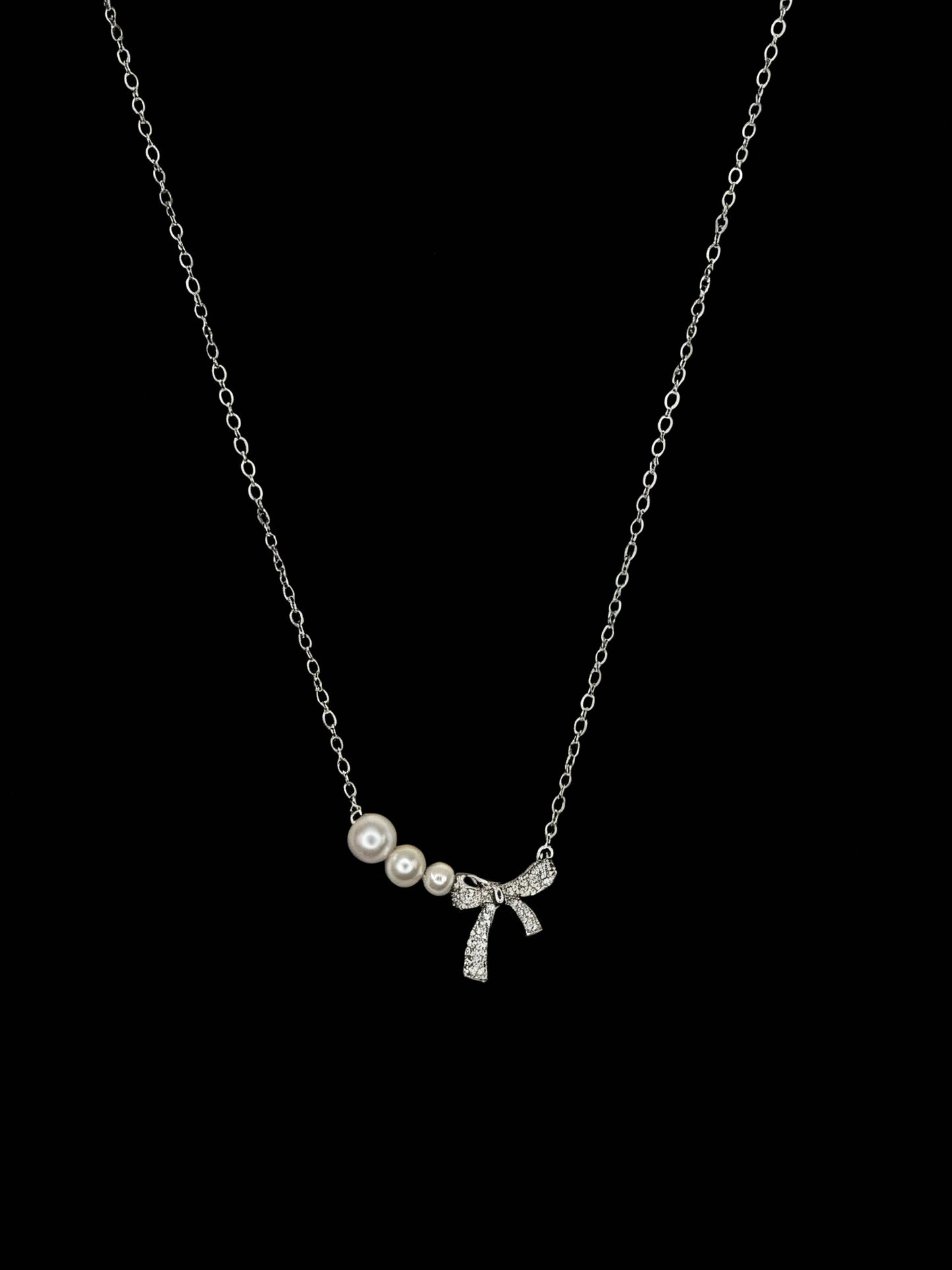 Pearl Ribbon Pendant Necklace