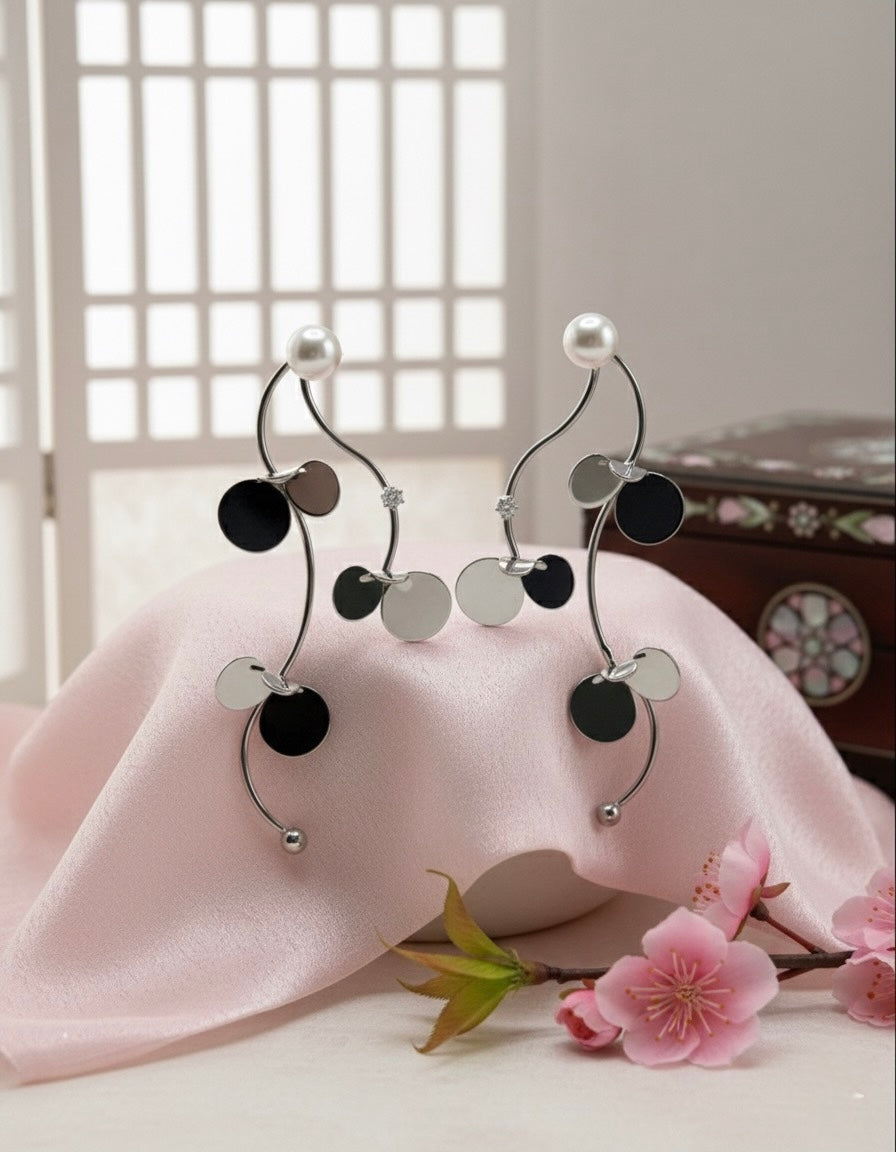 Swinging Petal Long Earring