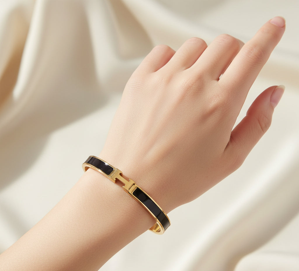 The Signature H Cuff