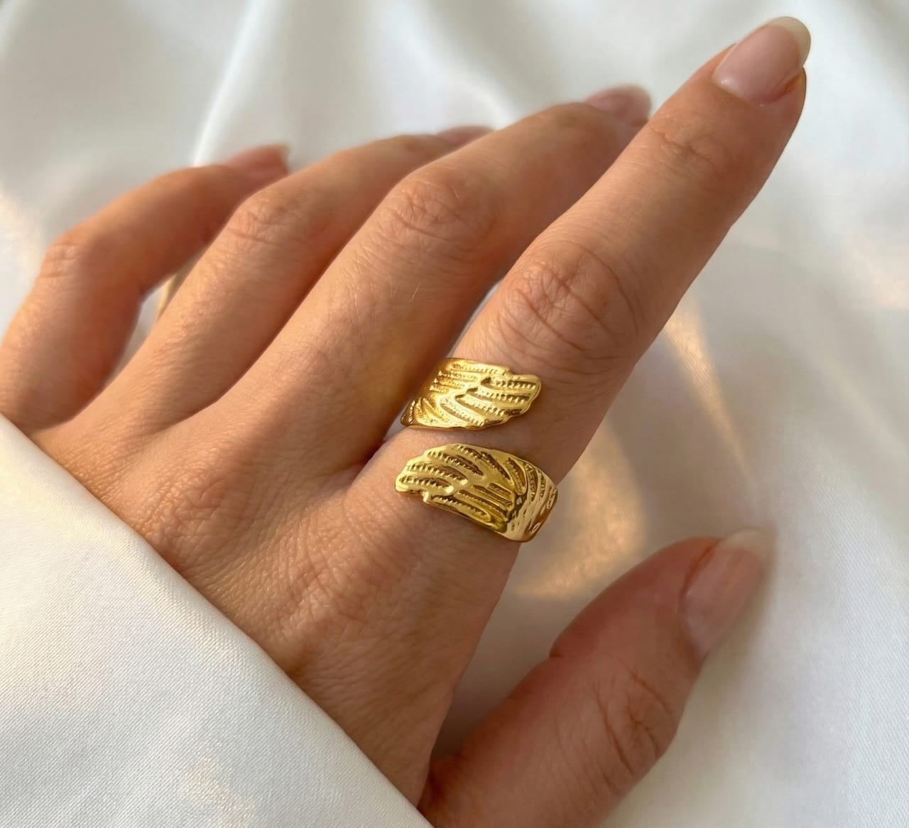 Wing Shap Golden Ring
